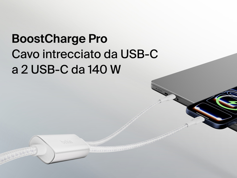 Immagine del cavo intrecciato da USB-C a 2 USB-C BoostCharge Pro Belkin con potenza fino a 140 W che ricarica rapidamente uno smartphone e un laptop nello stesso istante.